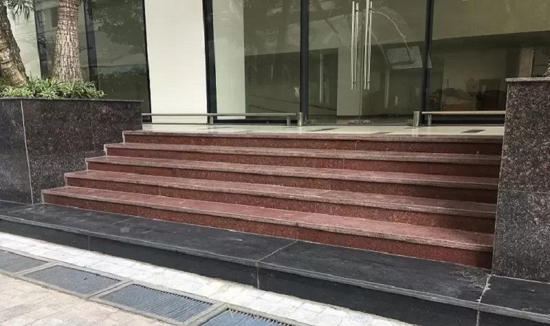 bậc tam cấp biệt thự