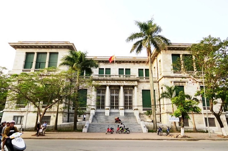 bậc tam cấp biệt thự