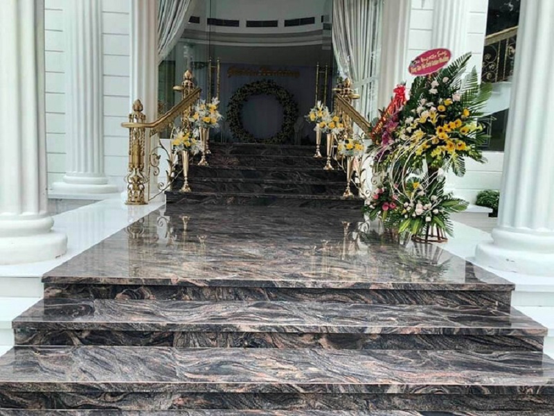 bậc tam cấp biệt thự
