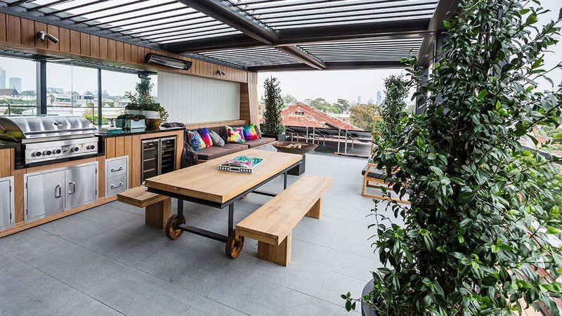 có nên thiết kế bếp trên sân thượng
