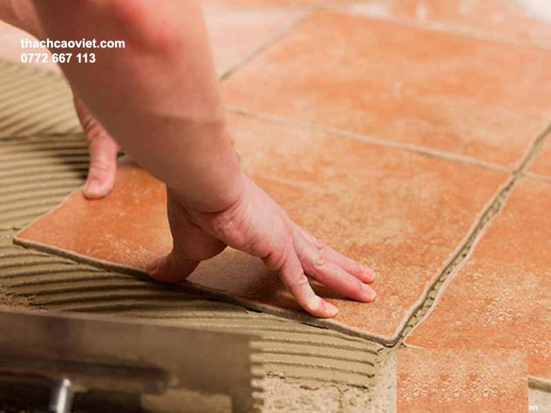 lát gạch chống thấm sân thượng có tốt không